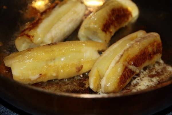 Бананы с сахаром на сливочном масле, рецепт с фото