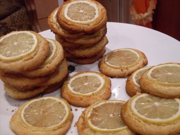 Миндальное печенье с дольками лимона