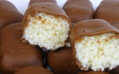 Домашние кокосовые конфеты в молочном шоколаде, рецепт с фото