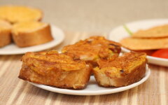 Гренки с сыром и сосиской на завтрак, рецепт с фото