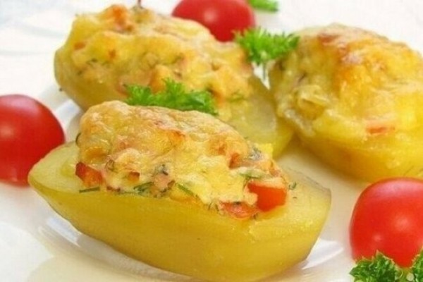 Картофельные лодочки с куриным фаршем и овощами, рецепт с фото