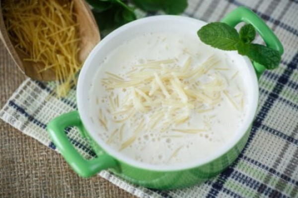 Молочный суп с вермишелью как в детстве на завтрак, рецепт с фото