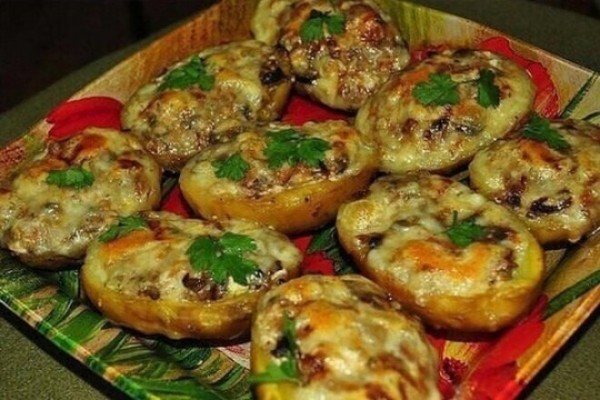Картофельные лодочки с ветчиной, сыром и зеленью, рецепт с фото
