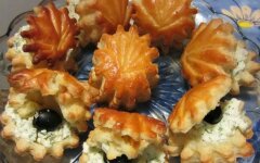 Слоеный пирог с сыром и грибами в духовке, рецепт с фото пошагово