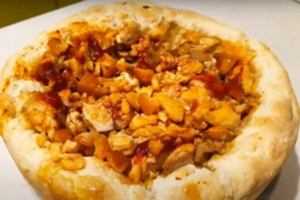 Пирог из дрожжевого теста с курицей и сыром, рецепт с фото и видео