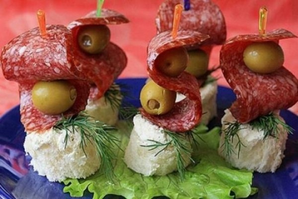 Канапе с салями и творожным сыром на шпажках, рецепт с фото Канапе с салями и творожным сыром на шпажках, рецепт с фото