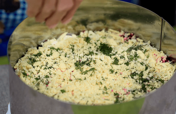 Салат селедка под овощной шубой