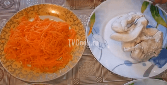 Салат с курицей, фасолью и морковью по-корейски