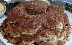 Полосатый торт-суфле со смородиной, рецепт с фото
