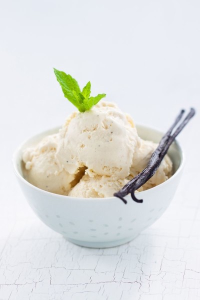 Рецепт домашнего сливочного мороженого с ванилью