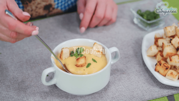 Картофельный суп-пюре с гренками по-деревенски