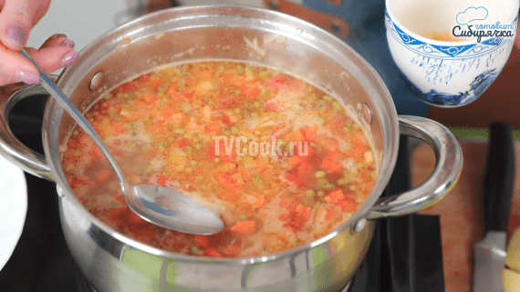 Чечевичный суп с копченостями и овощами по-турецки